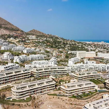 Vivi Homes - Valley - Sea Views - Pool - Terrace Apartment Fuengirola